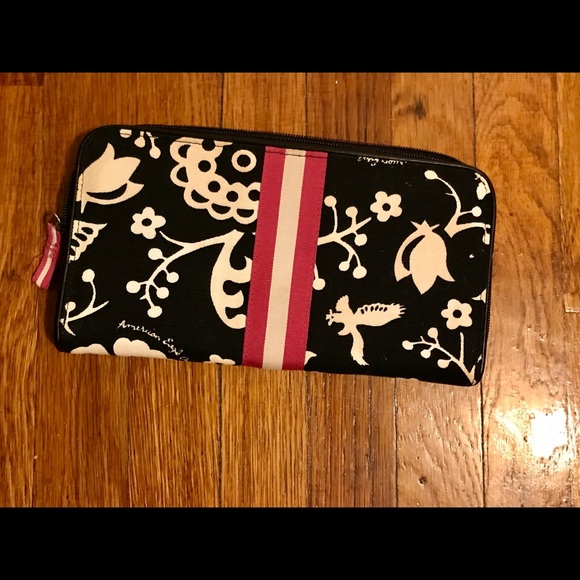 American Eagle Navy and Pink Floral Clutch - Picture 2 of 7